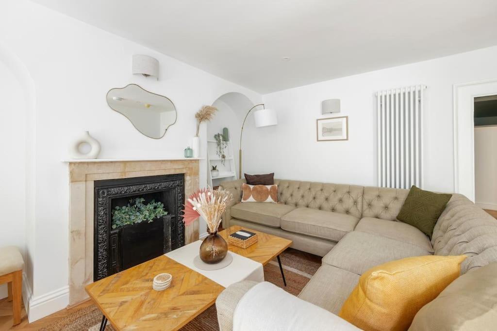 Spacious Apartment - 5 Minutes Walk To Bath Abbey Bagian luar foto